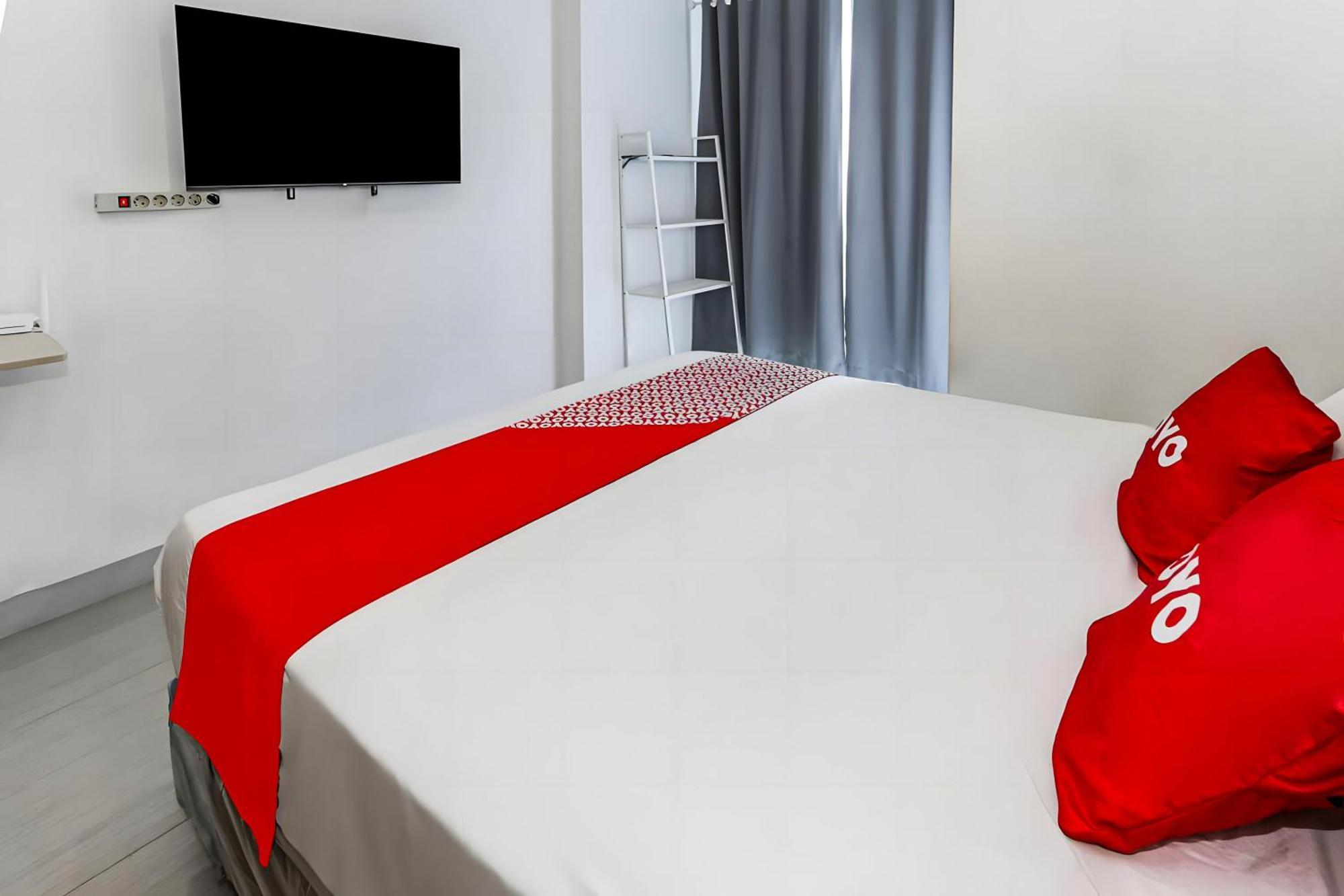 Oyo 93703 F88 Hotell Bekasi Exteriör bild